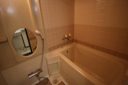 浴室　シックなデザインの浴室です。