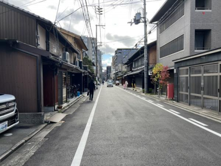 ���̑��@�O�ʓ��H�ł��y�A�o���G�X�p�X�G�ی�r105�����z