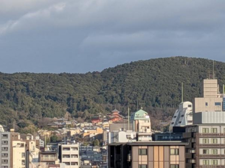 �Z�˂���̒��]�ʐ^�@���n����͐��������]�߂܂��y�O�����E�h���[���܏��G�ہz�S���F���c