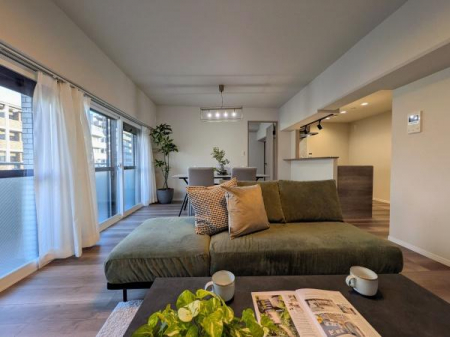 ���r���O�@���r���O�ł��y�O�����E�h���[���܏��G�ہz�S���F���c