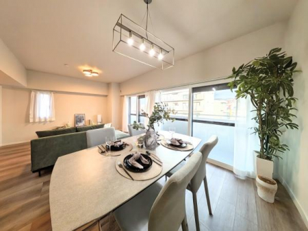 ���r���O�@���r���O�ł��y�O�����E�h���[���܏��G�ہz�S���F���c