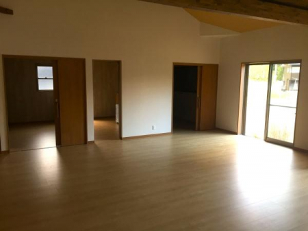 ���r���O�@���r���O�ł��y���k���R���͒[�z�S���F�X�c