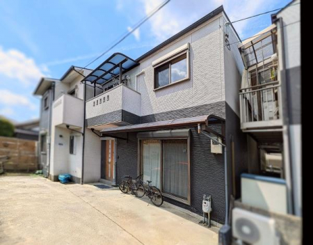 ���n�O�ώʐ^�@�z11�N�̒z�󕨌��B�����R���f�B�V�����ǍD��
�Œ���̃��t�H�[���ŉ��K�ɂ��Z�܂����������܂��B
������p��}���āA���D�݂̉Ƌ��C���e���A�ɂ�����肽�����ɂ҂�����̏Z�܂��ł��B