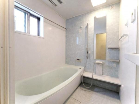 �����@����L�΂��Ċ������Ƃ肠���؃T�C�Y�B
����ɁA�J�̓��̐���ɕ֗��ȁu�ߗފ����v��A�u�g�[�ݔ��v���������Ă��܂��B��N���A���K�ŋ@�\�I�ȃo�X�^�C�������͂����܂��B