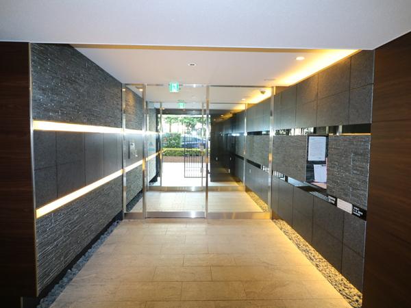 ���s�{���s�s������g�q���̒��Ã}���V�����̃��r���O